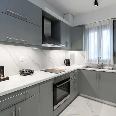 Momento Luxury Walking Distance From The