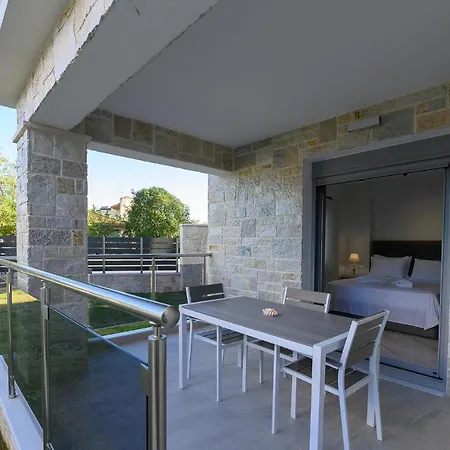 Momento Luxury Walking Distance From The *