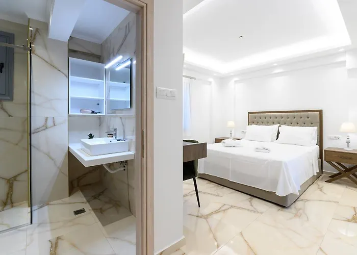 Momento Luxury Walking Distance From The