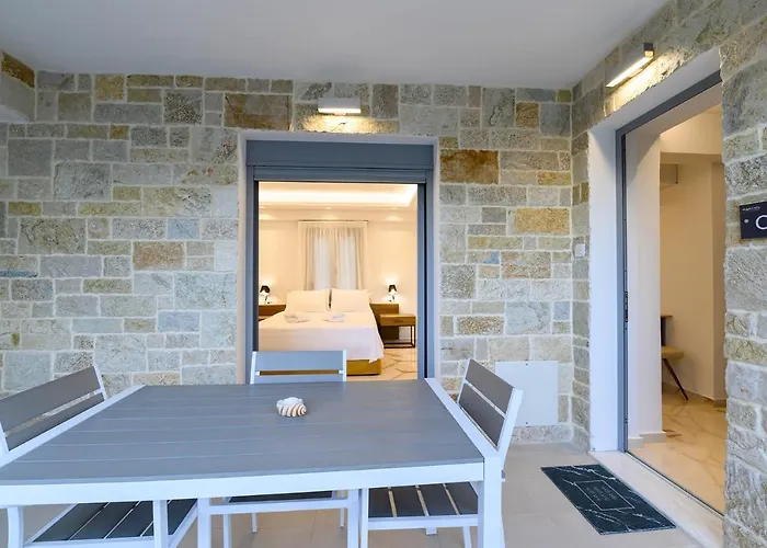 Momento Luxury Walking Distance From The *