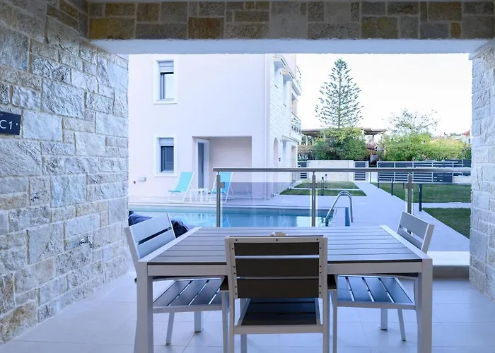Momento Luxury Walking Distance From The *