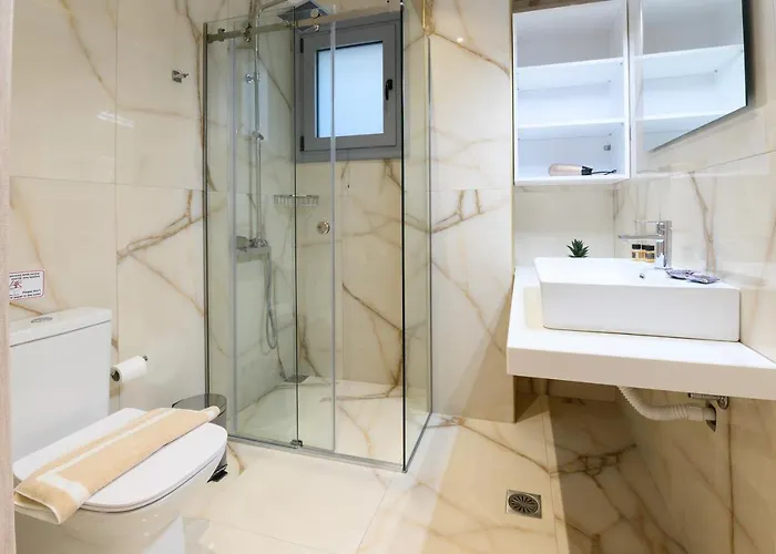 Momento Luxury Walking Distance From The