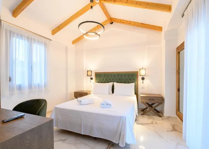 Momento Luxury Walking Distance From The