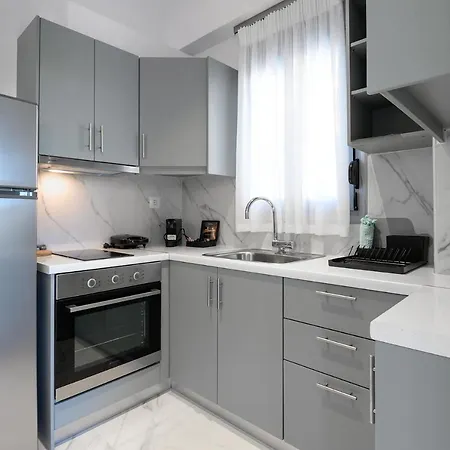 Momento Luxury Walking Distance From The