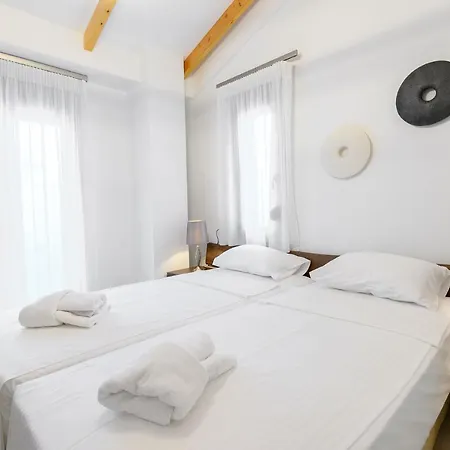 Momento Luxury Walking Distance From The 니키아나