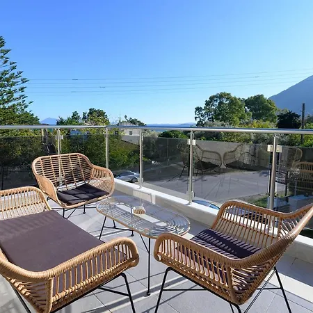 Momento Luxury Walking Distance From The Apartment Nikiana
