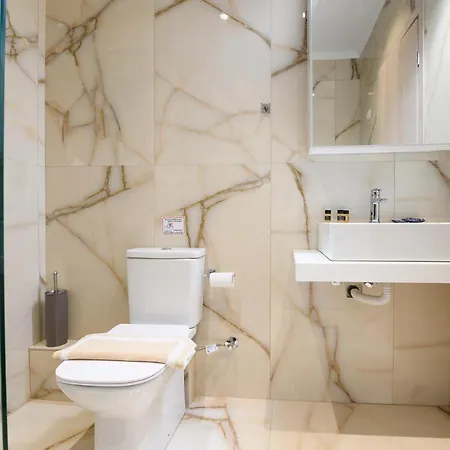 Momento Luxury Walking Distance From The Apartment
