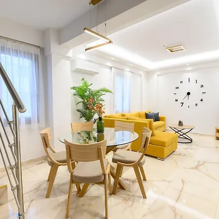 Momento Luxury Walking Distance From The 니키아나