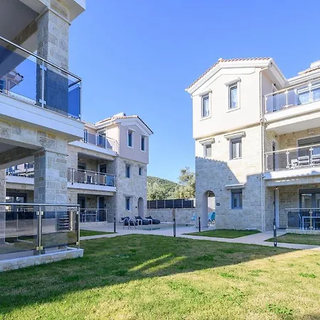 Momento Luxury Walking Distance From The Apartment *