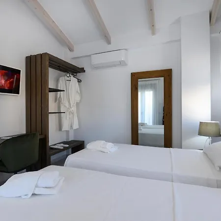 Momento Luxury Walking Distance From The Apartment Nikiana