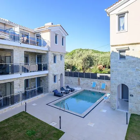 Momento Luxury Walking Distance From The Νικιάνα