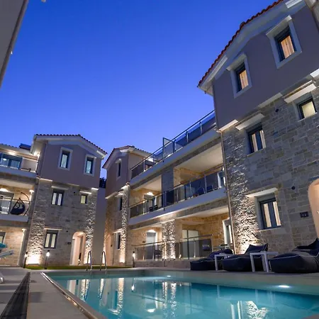 Momento Luxury Walking Distance From The *