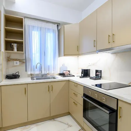 Momento Luxury Walking Distance From The *