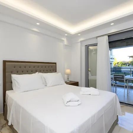 Momento Luxury Walking Distance From The Apartment Nikiana