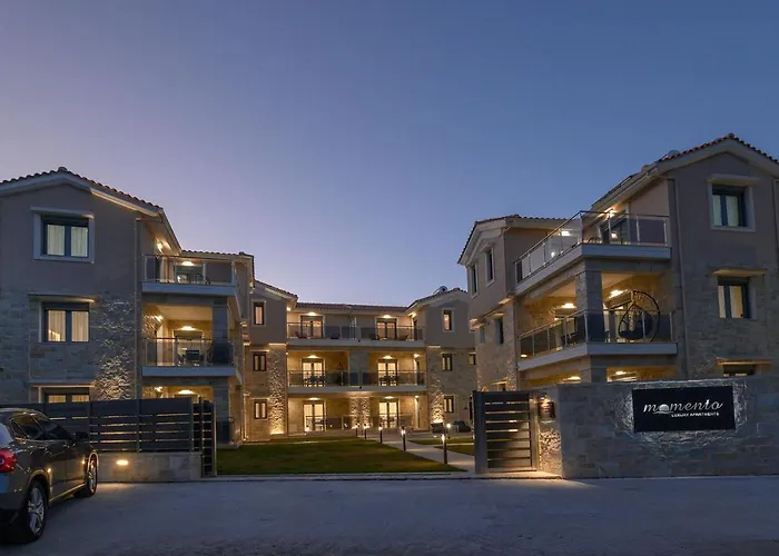 Momento Luxury Walking Distance From The نِكيانا