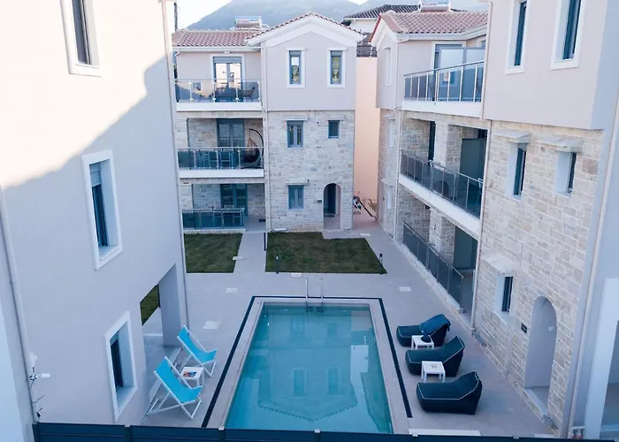 Momento Luxury Walking Distance From The نِكيانا