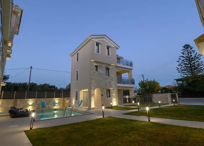 Momento Luxury Walking Distance From The