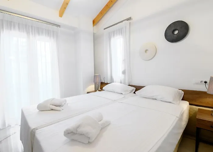 Momento Luxury Walking Distance From The نِكيانا