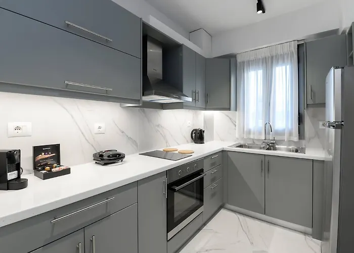 Momento Luxury Walking Distance From The