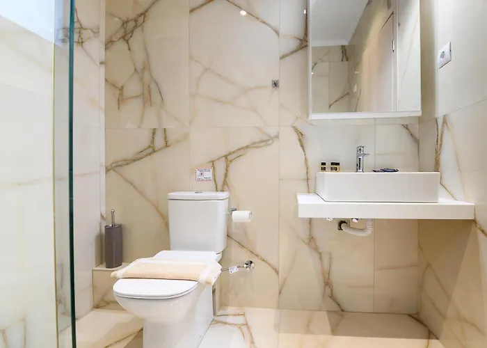 Momento Luxury Walking Distance From The Daire