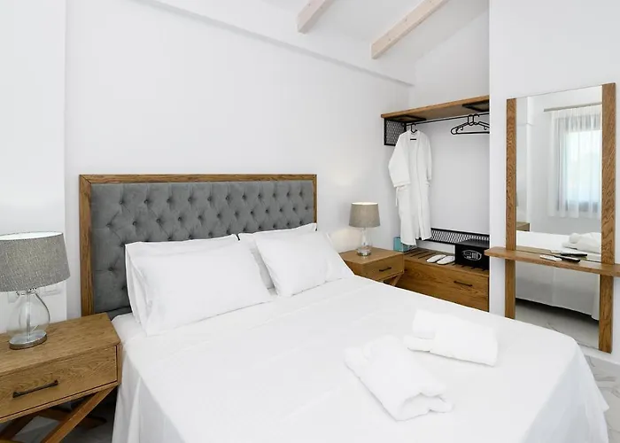 Momento Luxury Walking Distance From The *