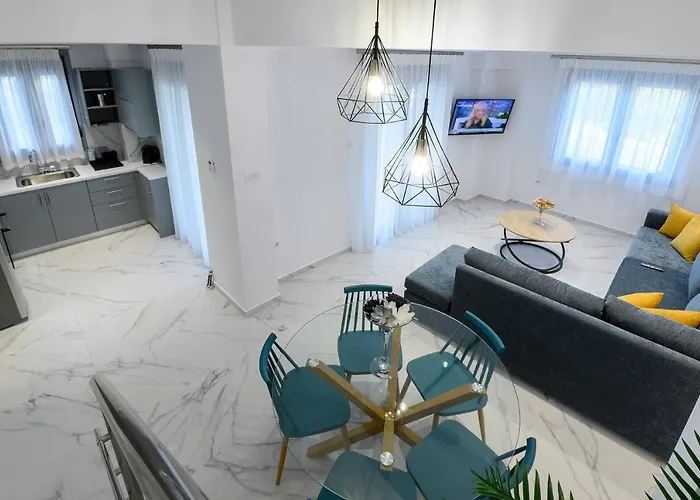Momento Luxury Walking Distance From The Daire Nikiana