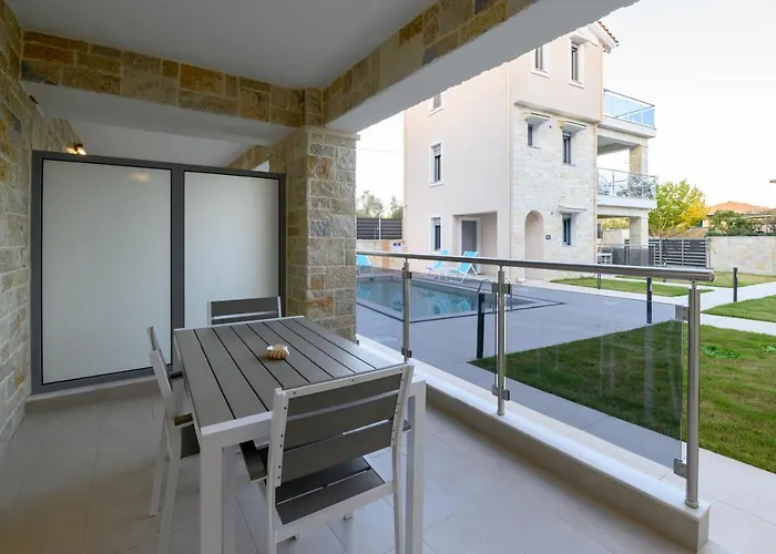 Momento Luxury Walking Distance From The * نِكيانا