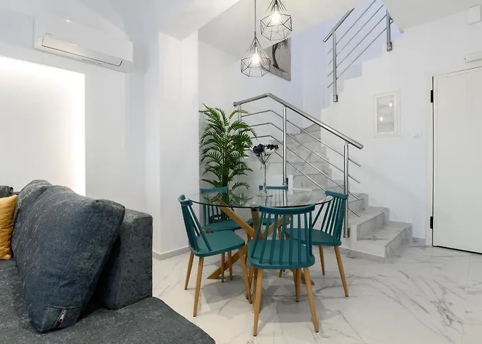 Momento Luxury Walking Distance From The * نِكيانا